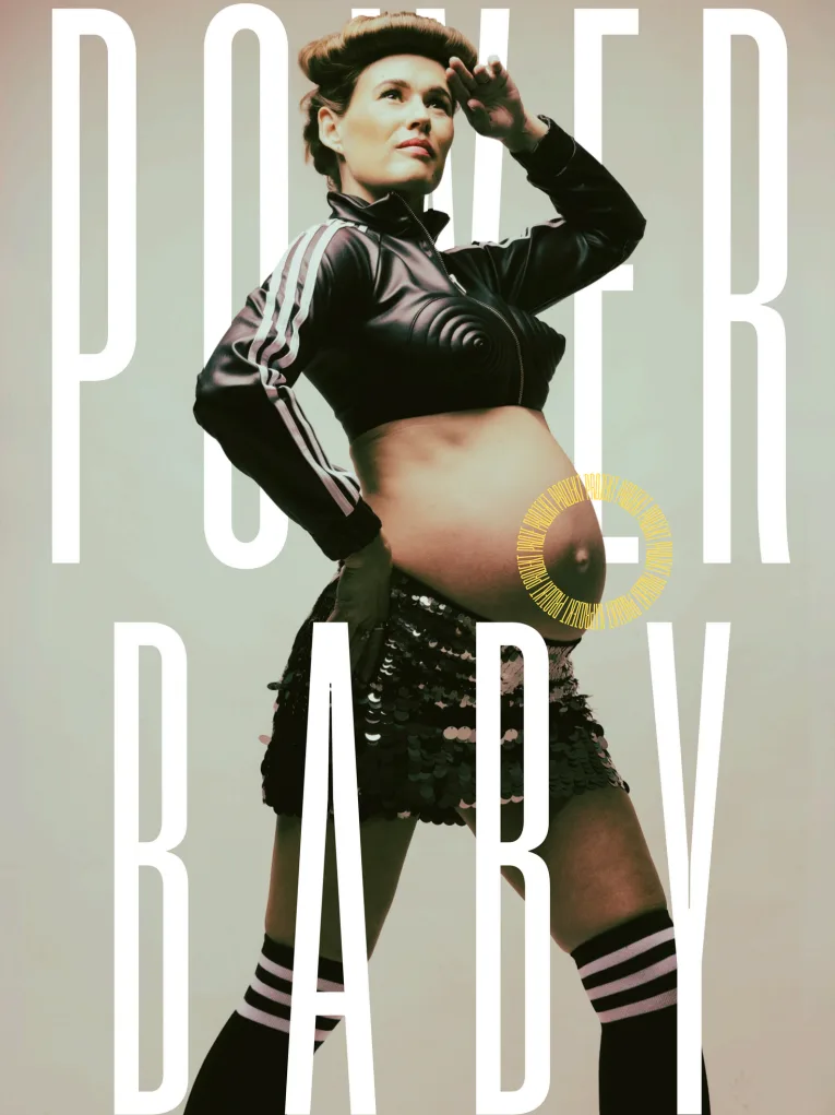 Power Baby — magasincover, gravid editorial fotograferet af Molly Marina