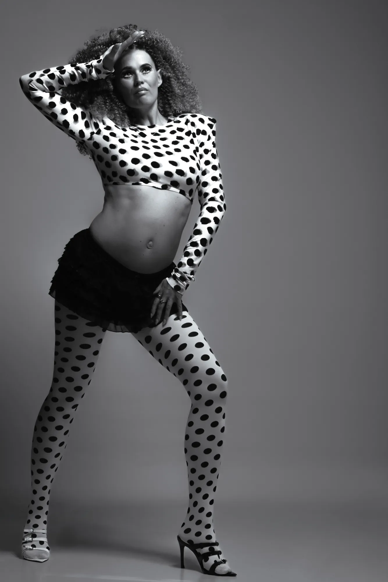 Fierce — gravid editorial, kraftfuldt udtryk